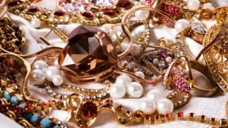 How to Market Jewelry at Craft Shows