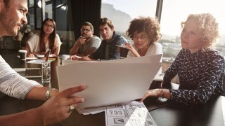 How to moderate a focus group.