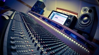 How to Record, Edit and Mix Songs With Reaper Free Software.