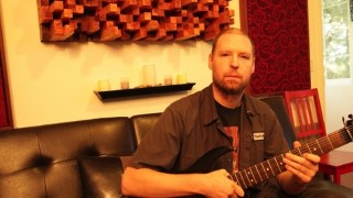 Intervallic Pattern to Pivot Keys for Guitar