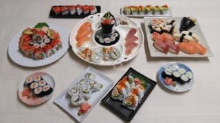 Let's have a sushi party: How to make sushi at home.　日本語字幕付