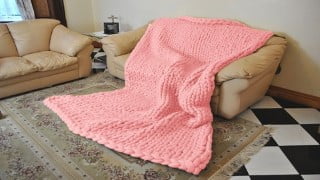 Make A Chunky Knit Wool Blanket In Less Than 45 Minutes