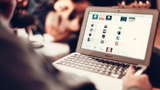 Sales for online entrepreneurs : smart tips for more sales