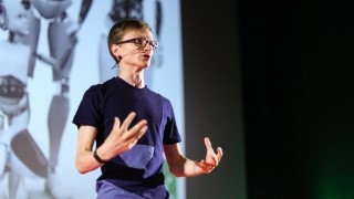 Free Presentation Skills Tutorial - First pitch checklist to present your startup idea