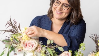 Cake Decorating With Fresh Flowers