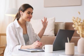 How to Use Video to Pitch the Media 1 How to Use Video to Pitch the Media