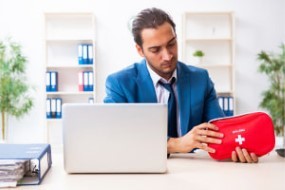 Learn First Aid Procedures in this free online safety training course