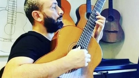 GUITAR LESSON: Finger Exercises, Picado and Solo Techniques